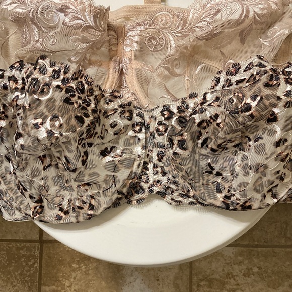 Three Soma lace unlined bras. 38C - Picture 4 of 6